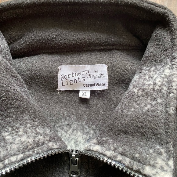 Wolf AOP Fleece - Picture 3 of 4